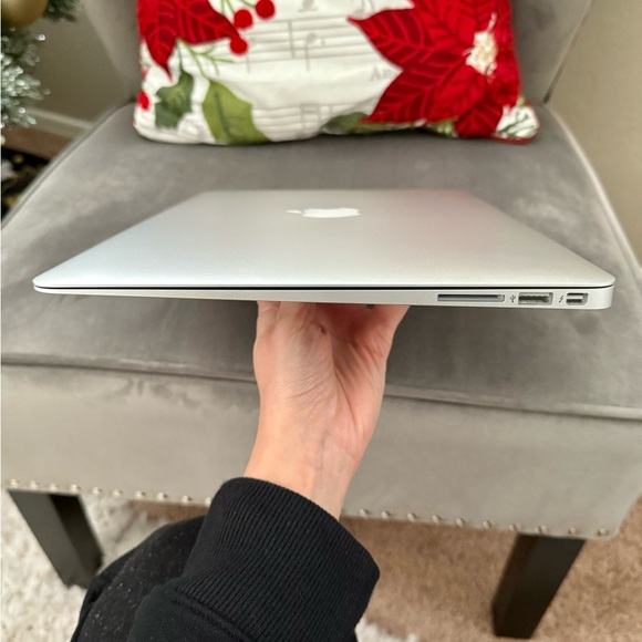 MacBook Air 13-inch - Picture 8 of 9